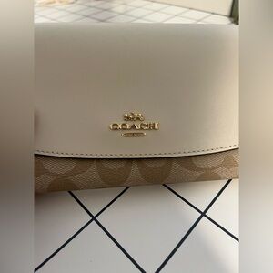 Coach Long Wallet Chalk/White 🤍
